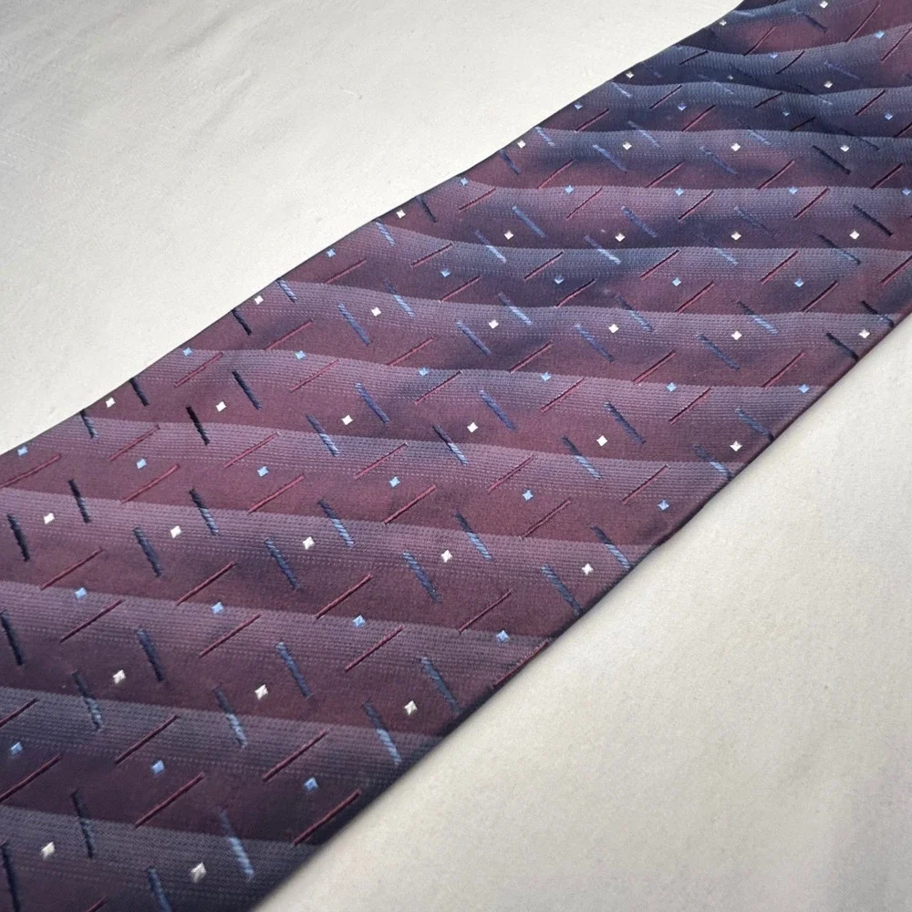 Pronto Uomo Firenze Tie 100% Silk Made Italy Burgundy Blue Geometric NWT